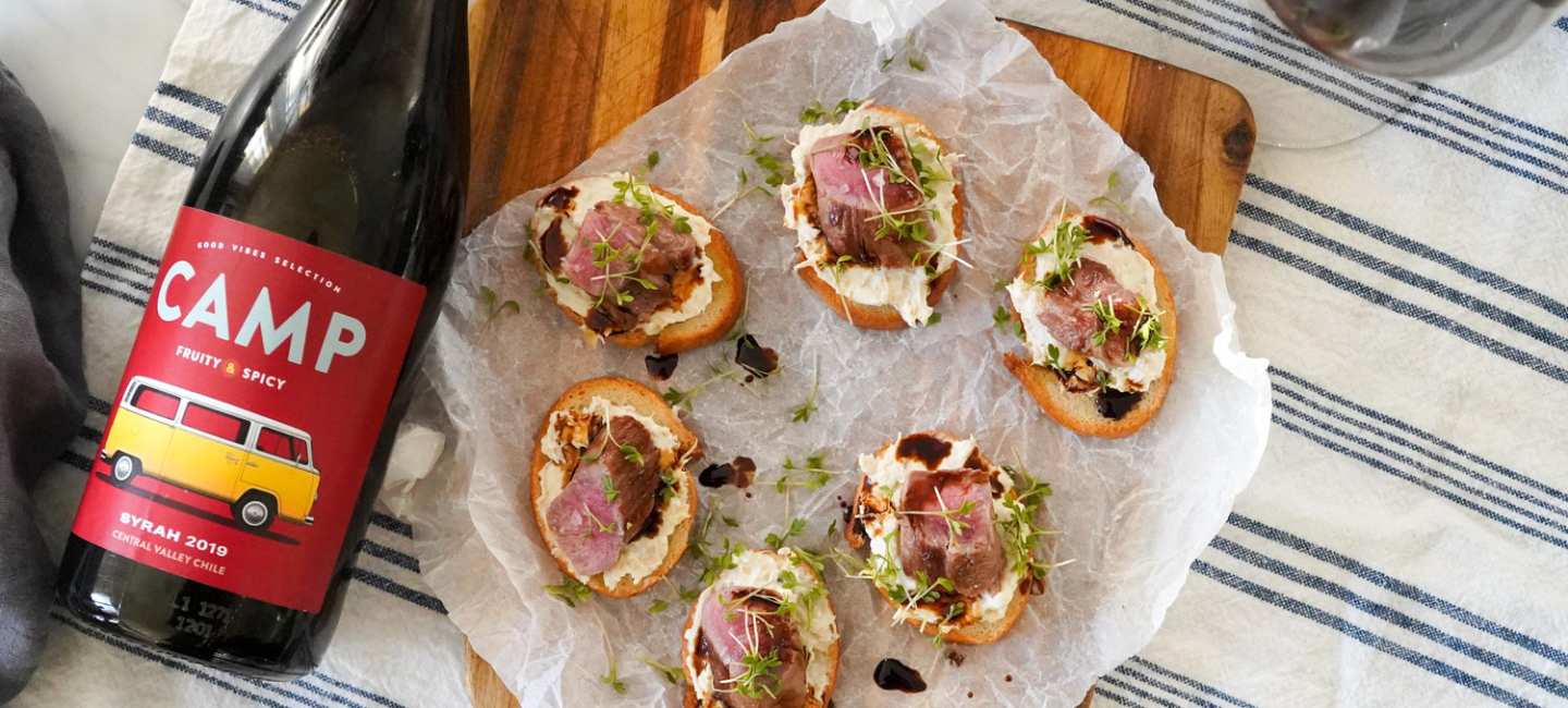 Pintxos med lammfilé och getostkräm.