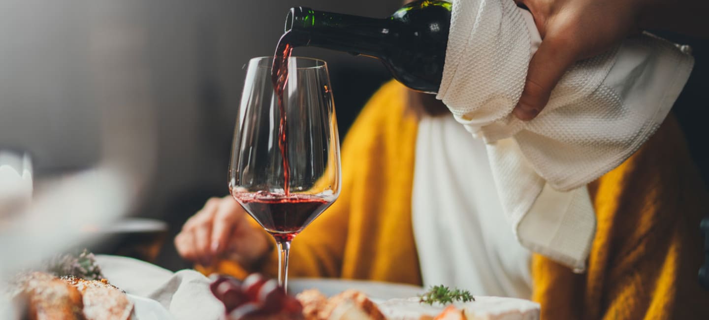Vin till gästerna på middagen.