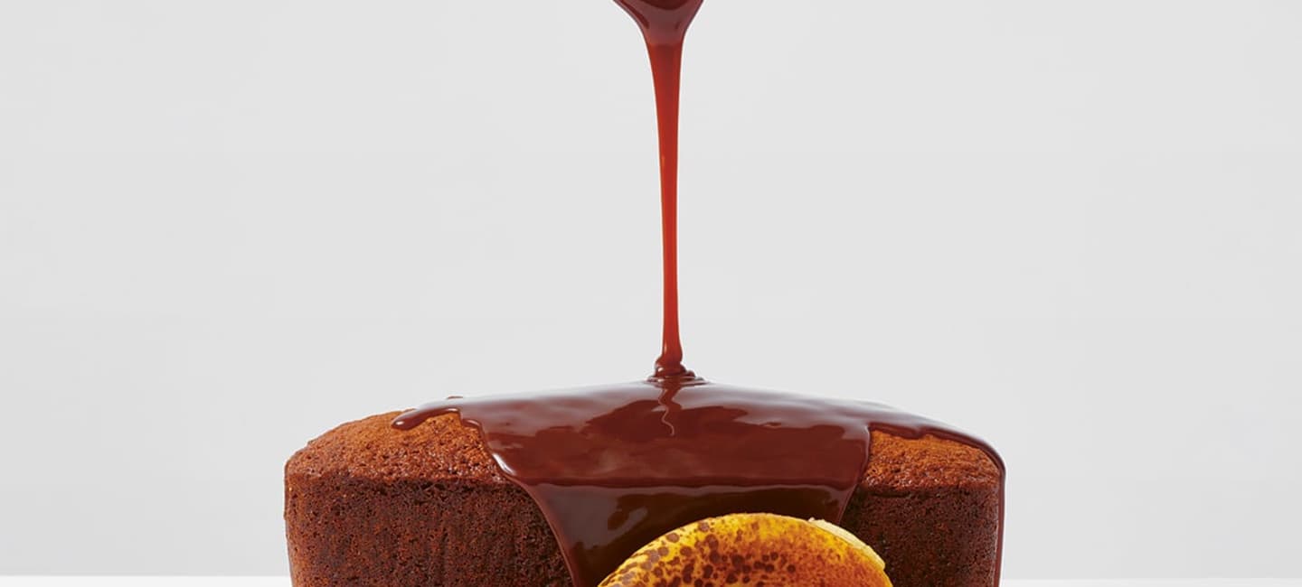 Lotta Lundgrens bananbröd med smörkolasås