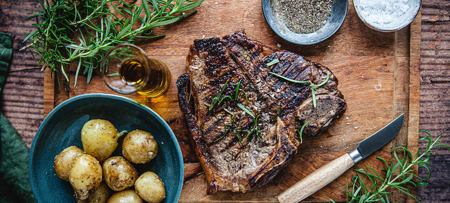 Italiensk bistecca med potatis och rosmarin