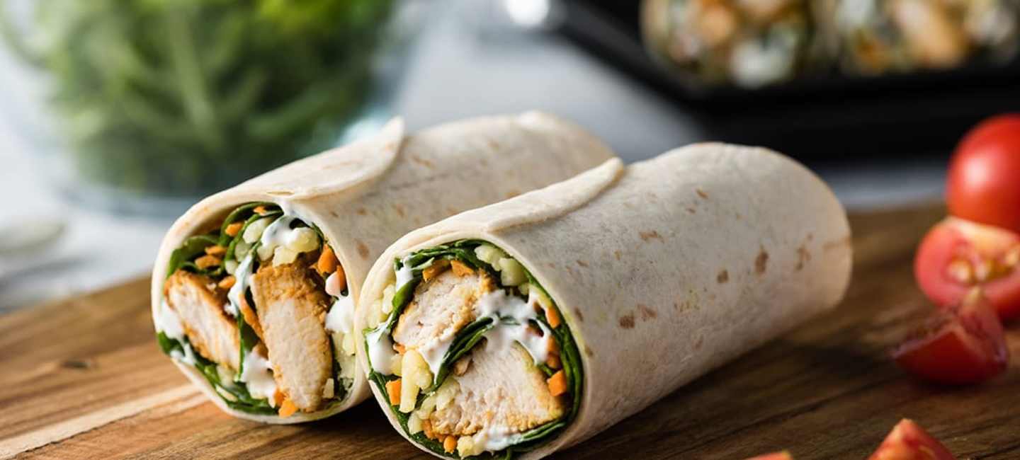 Caesarwraps med kyckling, bacon och parmesan