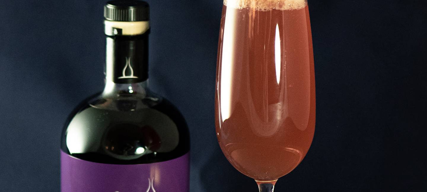 Hernö Blackcurrant och drinken Cassis Noir 75.