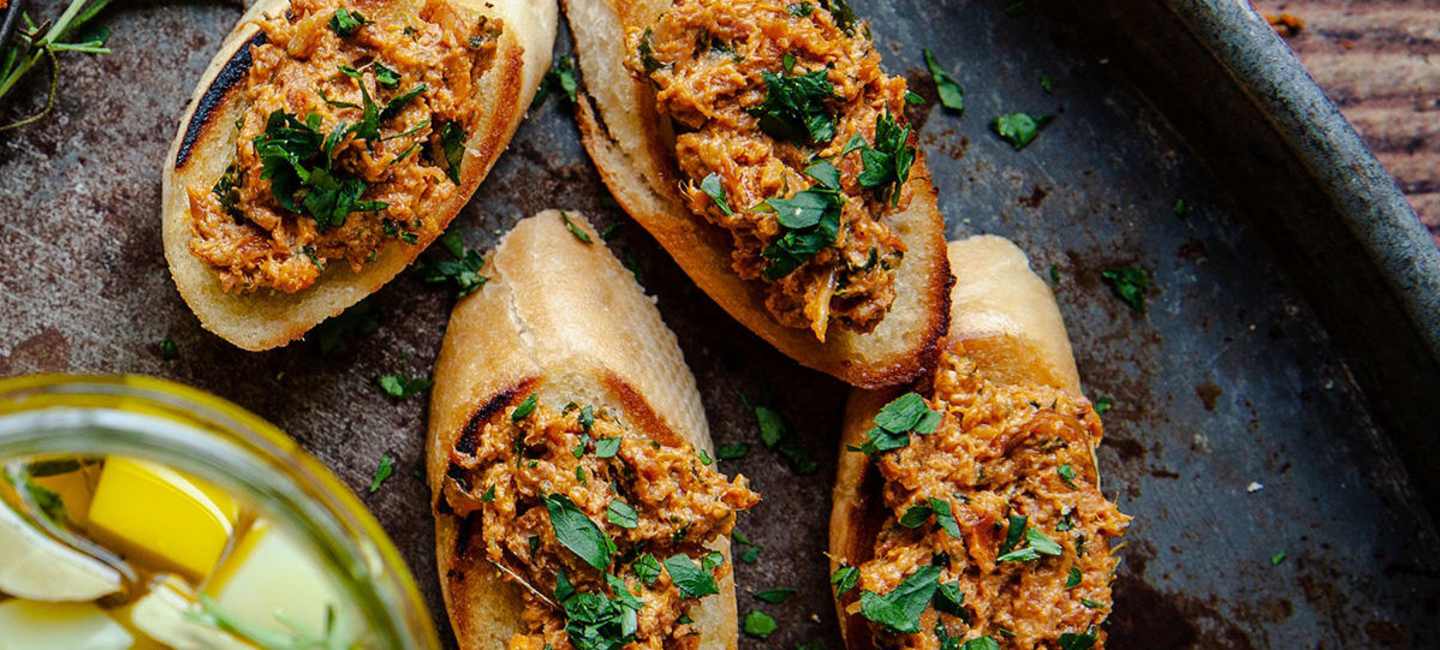 Crostini med chorizokräm