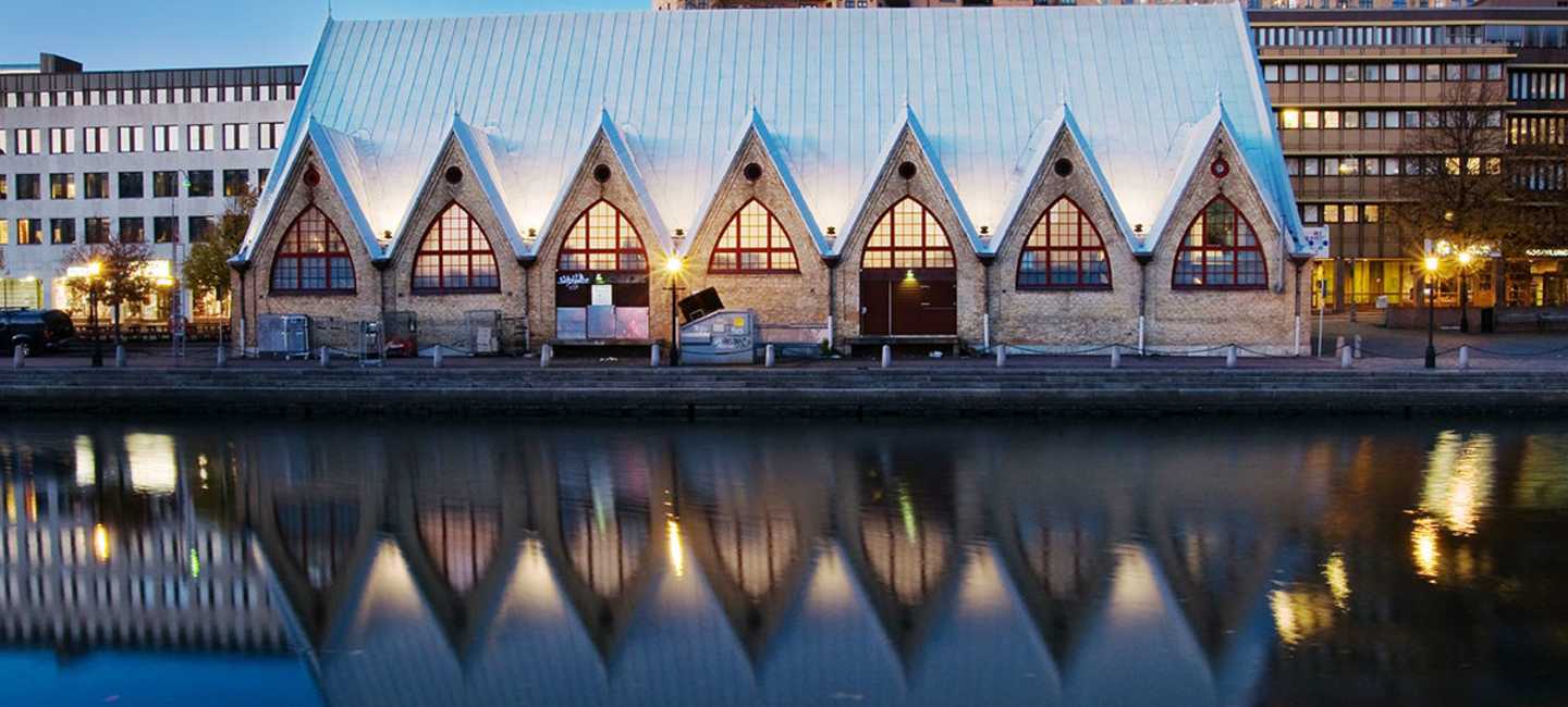 Feskekôrka by night