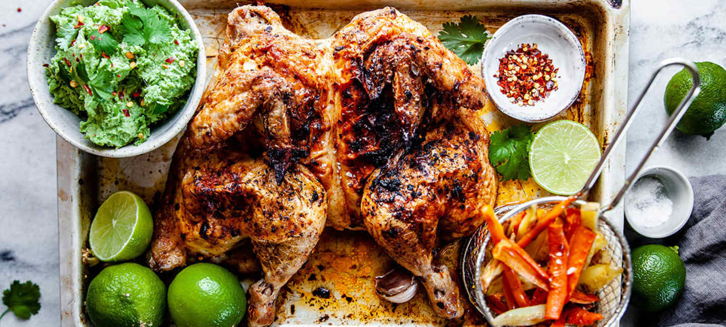 Grillad kyckling med rotfruktsstrips och guacemole på bondbönor