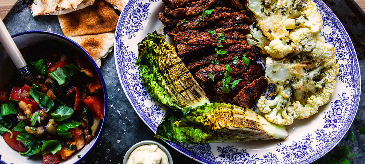 Grilltallrik med ugnsbakad blomkål och västerbottensmajo