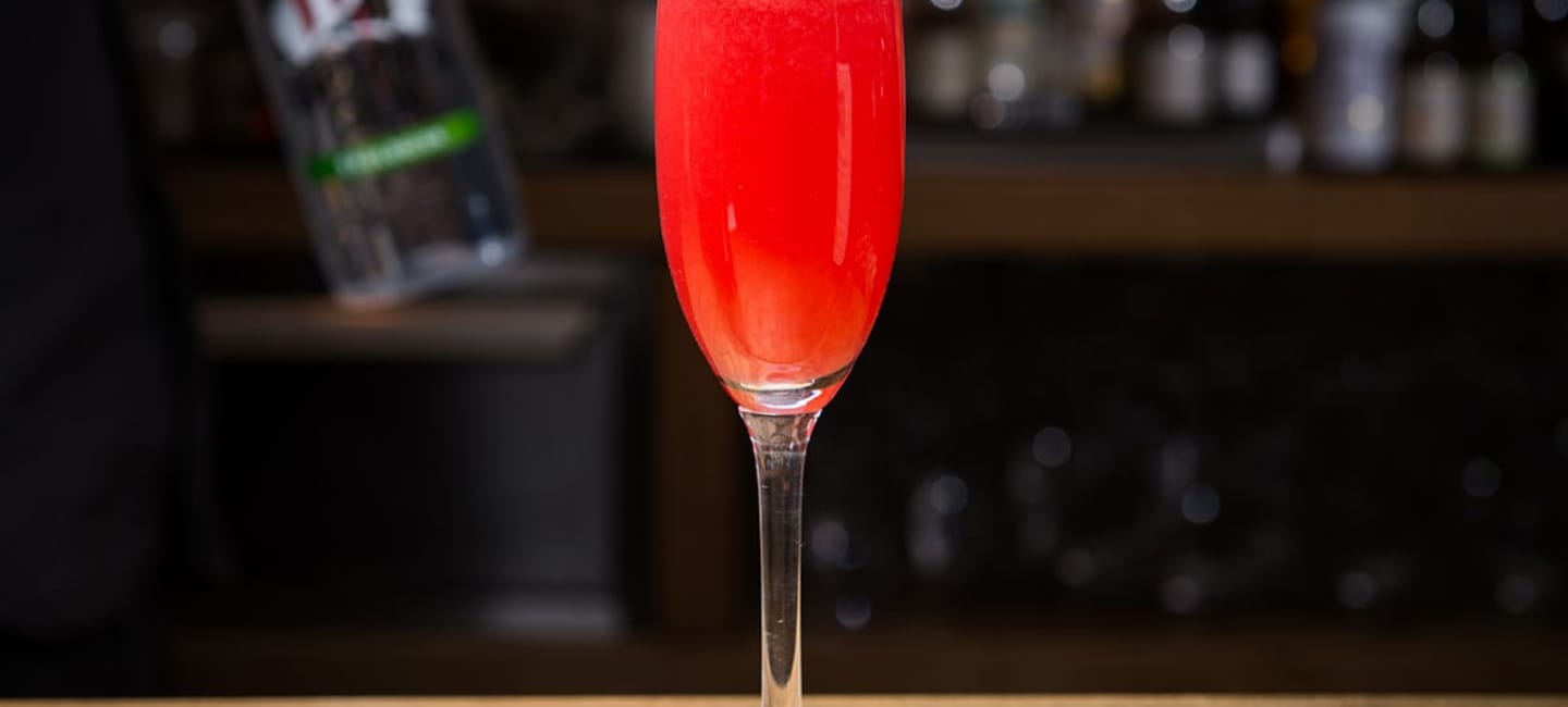 Drink med Explorer Gin, citron, hallon och Cava