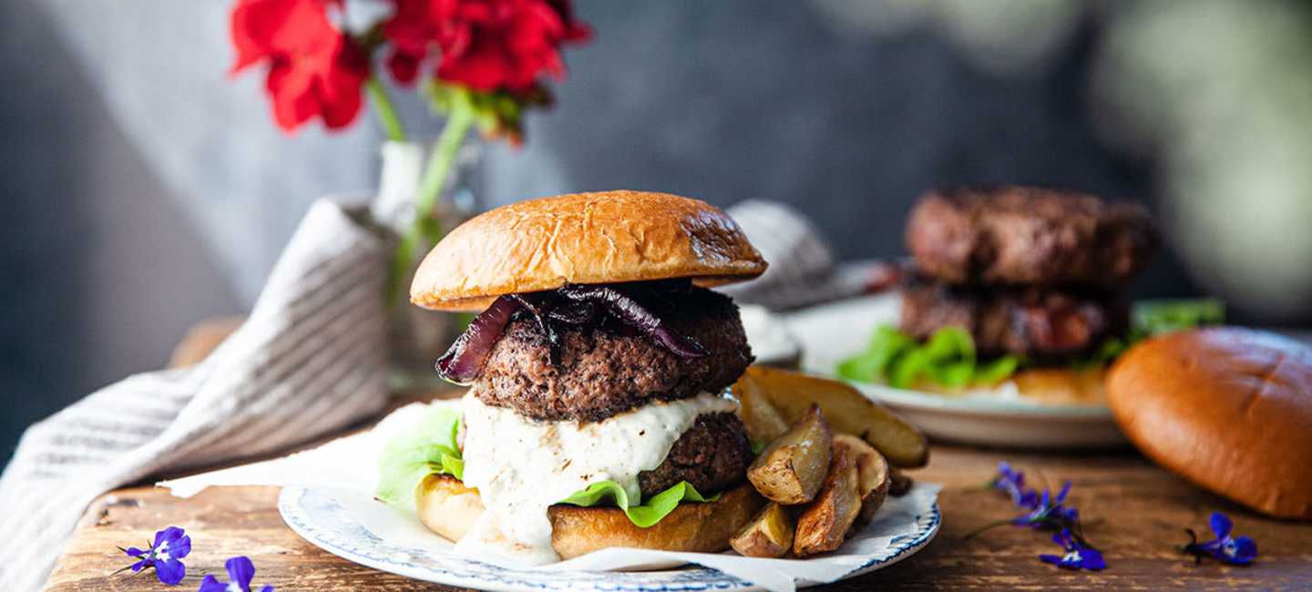 Hamburgare med blue cheese-dressing