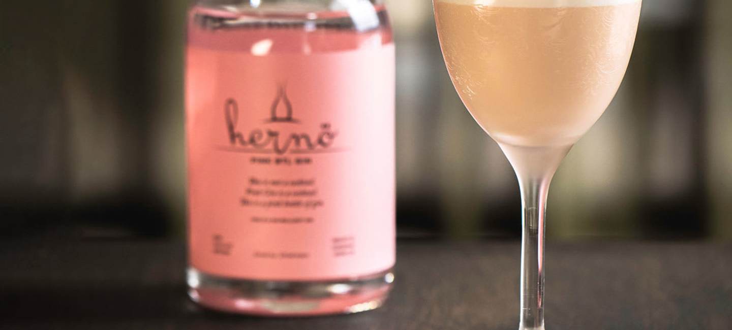 Hernö Pink BTL Gin med drinken Hernö Gin Flip Raspberry