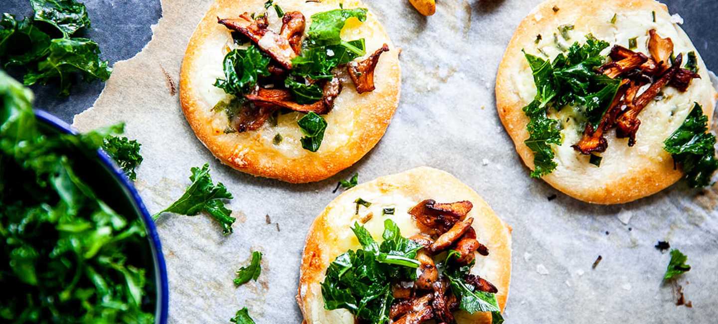 Kantarell och grönkålspizza