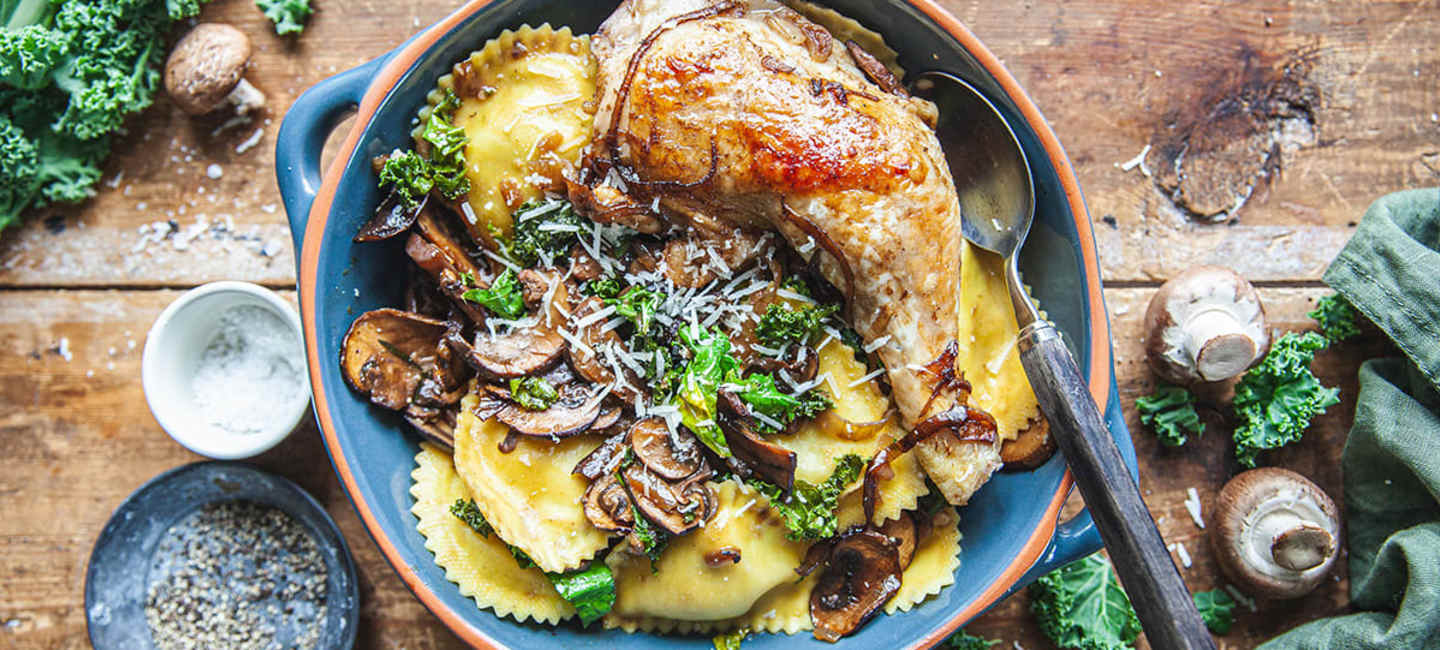 Kycklingklubba med champinjoner och tryffelfylld ravioli.