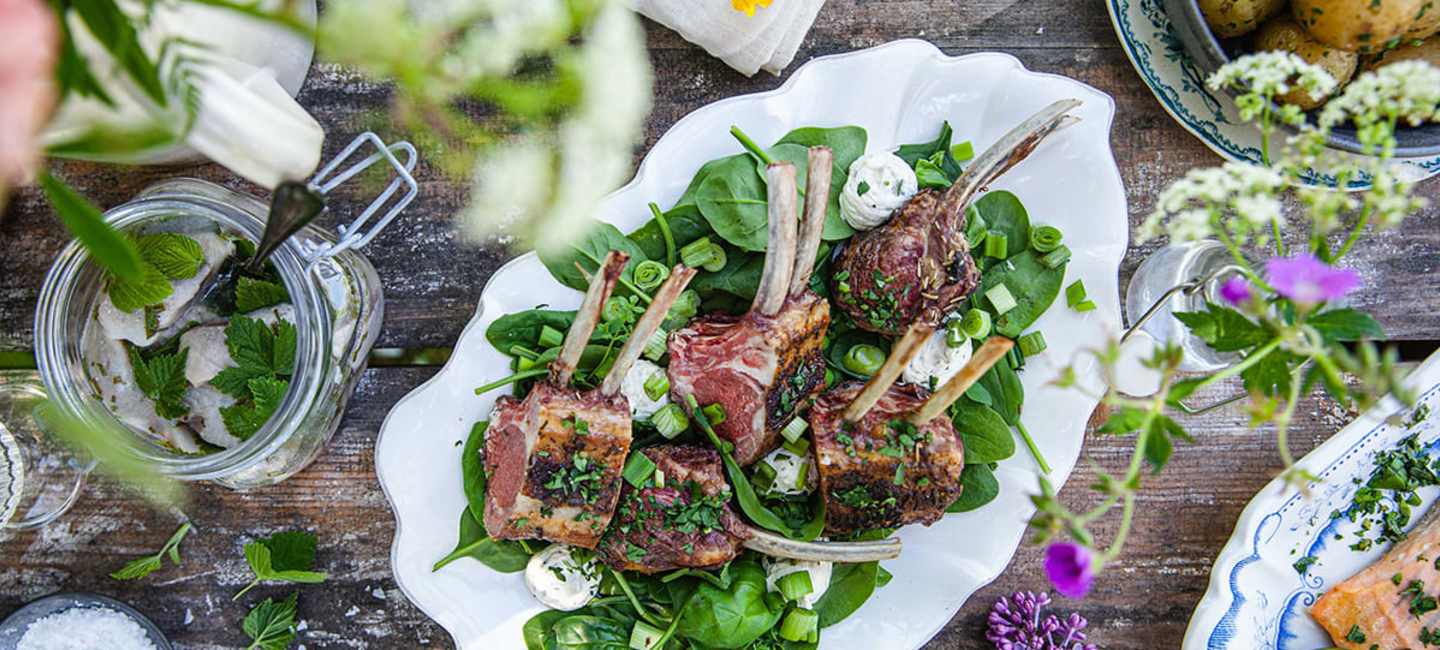 Grillade lammracks med parmesancrème och örtpotatis