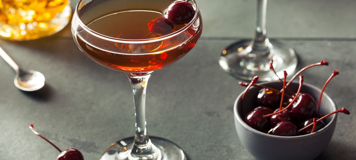 Cocktailglas med drinken Manhattan