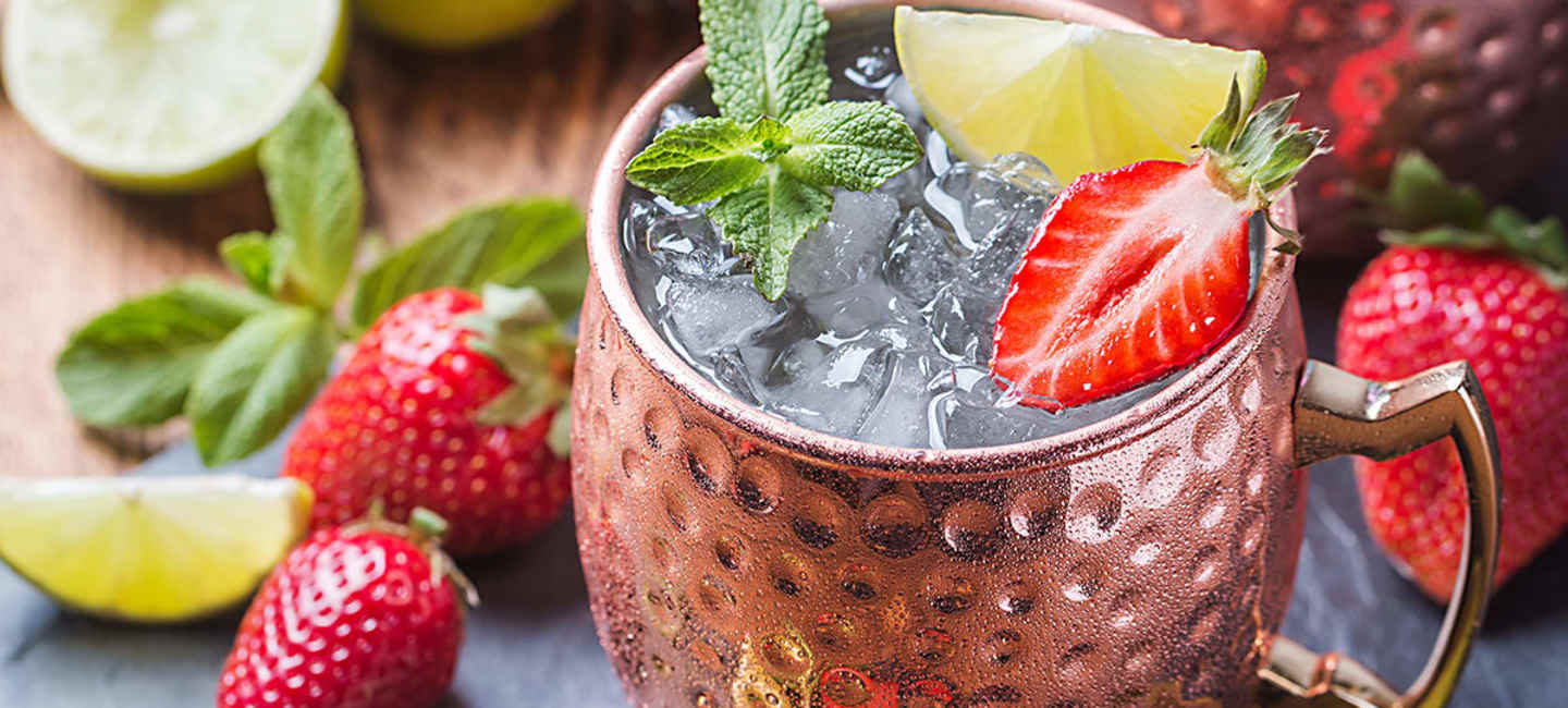 Moscow Mule med jordgubbe och lime