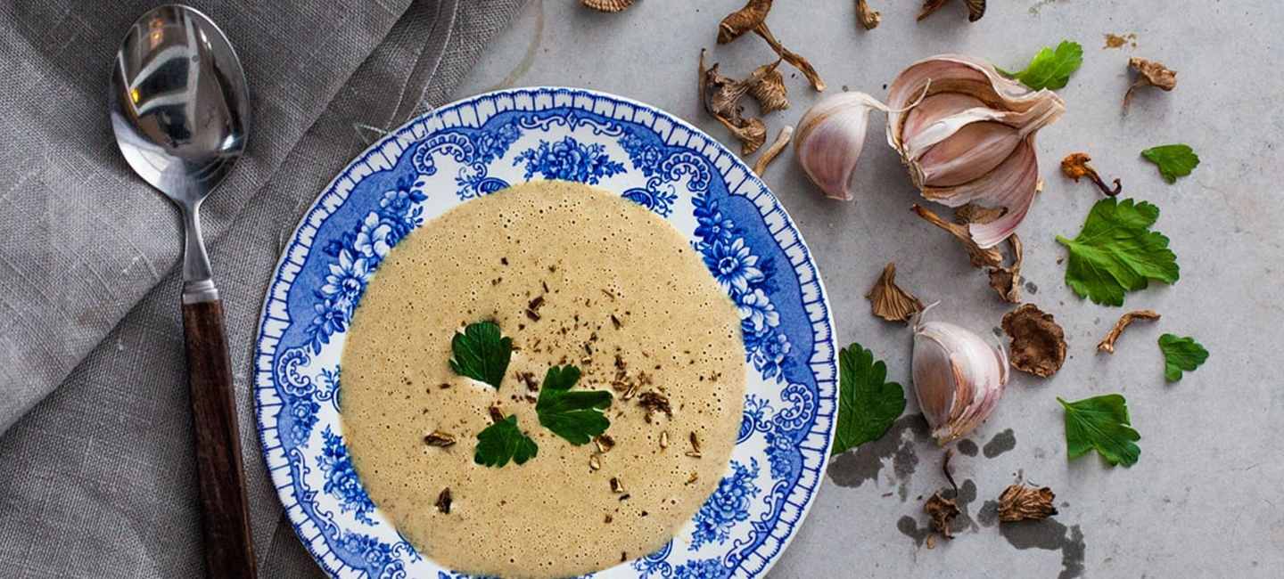 Mustig svampsoppa med madeira