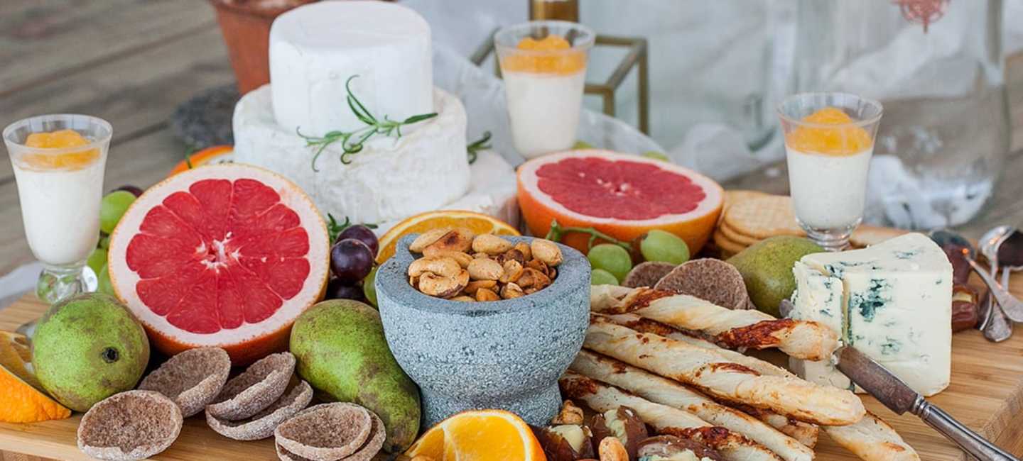 Ostbricka med frukt