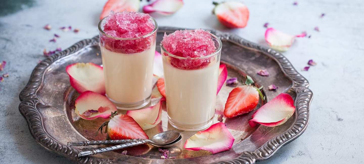 Vit chokladpannacotta med granita