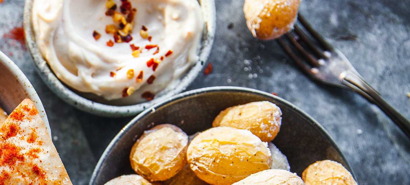 Papas arrugadas med chilimajo