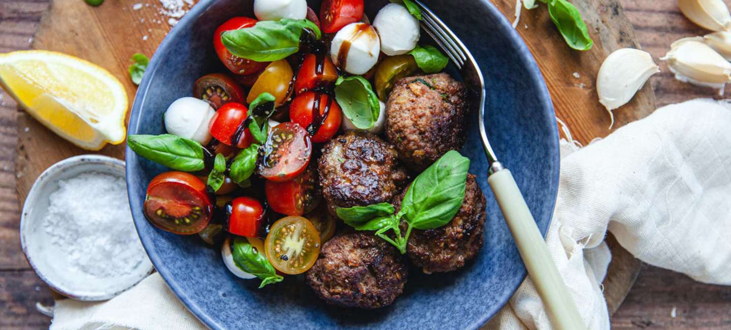 Polpette - italienska köttbullar med tomatsallad.