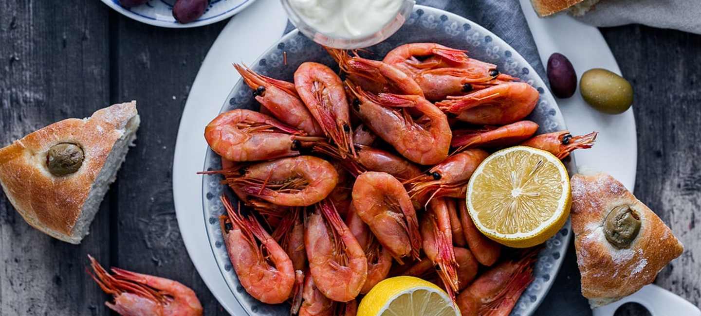 Rökta räkor med whiskyaioli och nybakad focaccia