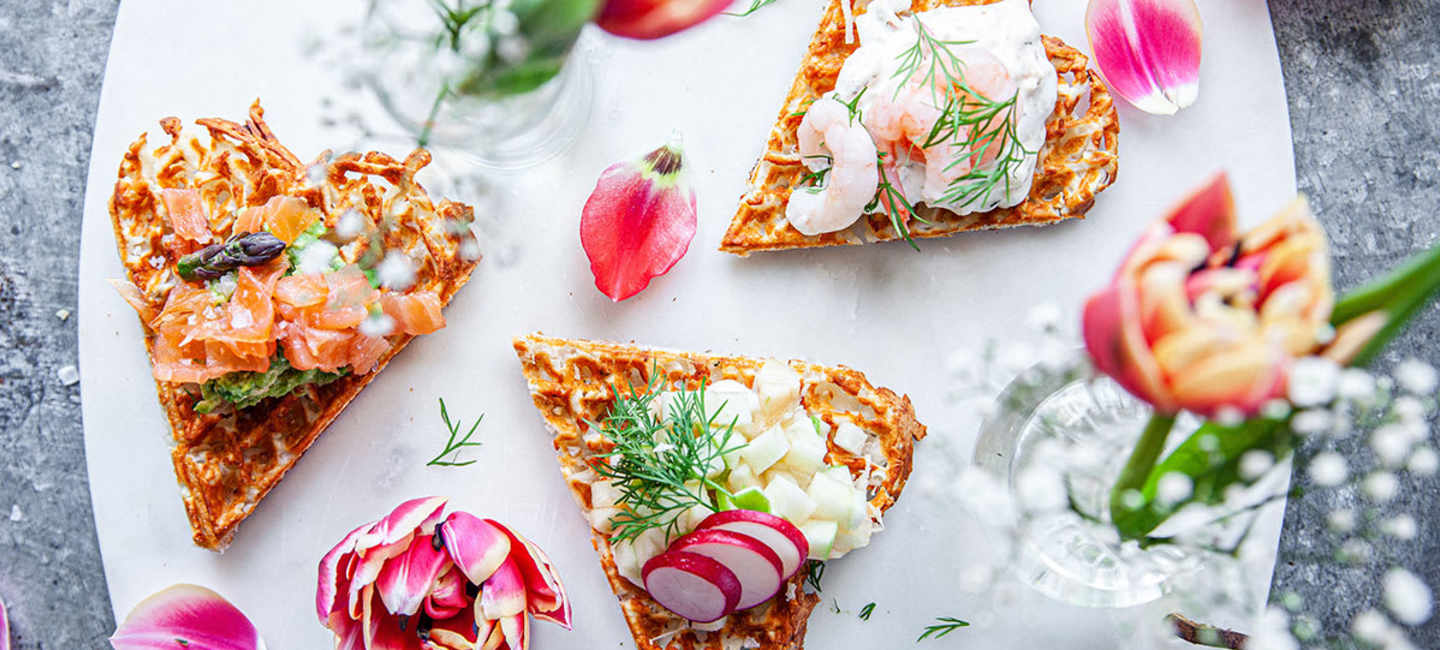Snittar till cava - Halloumivåfflor med tre matiga toppings