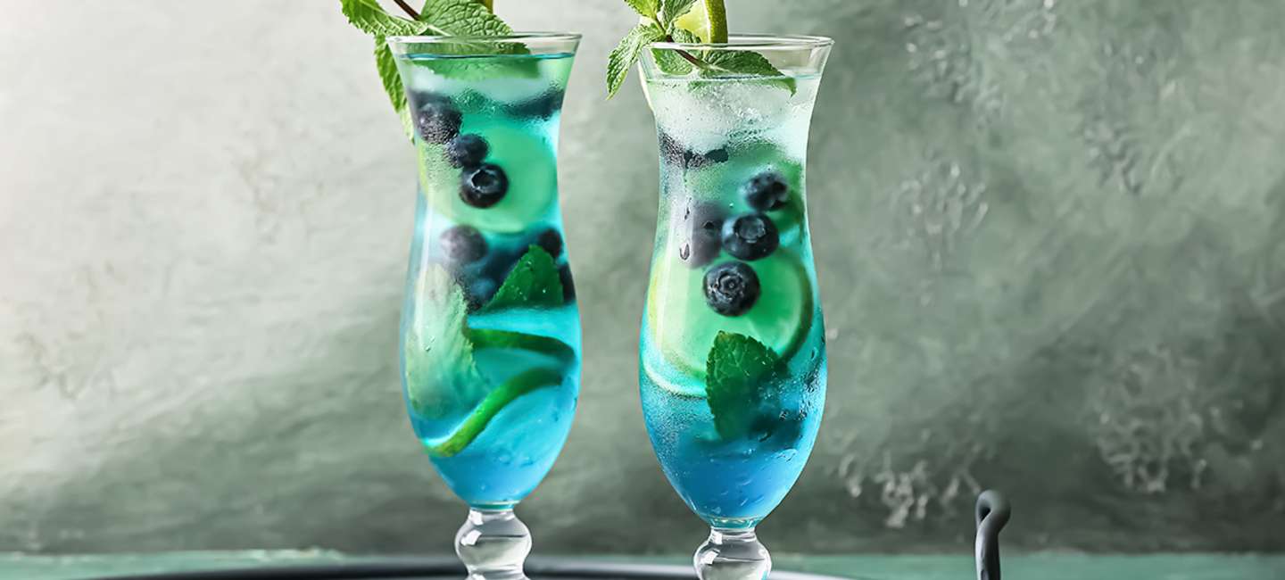 Blå drink med apelsinlikör