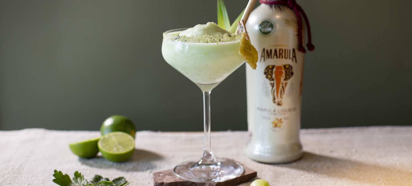 Amarula Vegan Coco & Goose med Amarula Vegan flaska i bakgrund