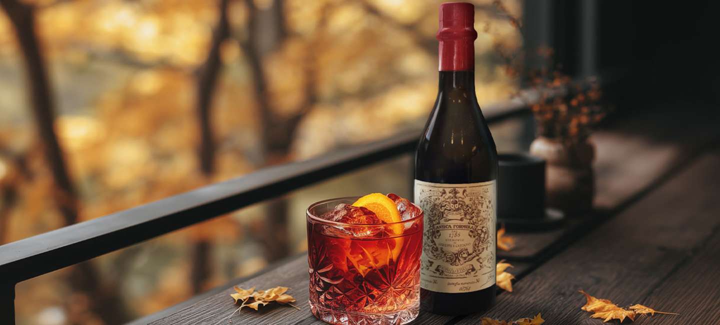 Negroni med Antica Formula i höstig miljö
