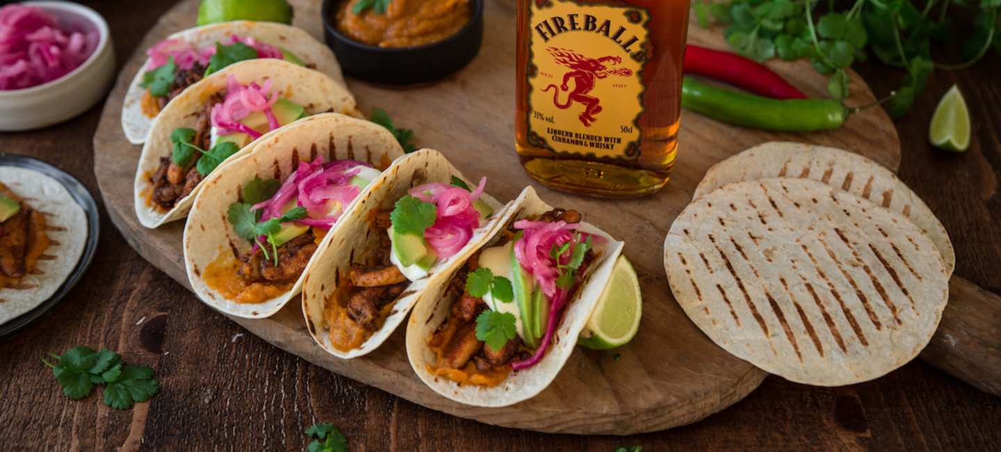 Kycklingtacos med sås med chipotle, pumpa och Fireball