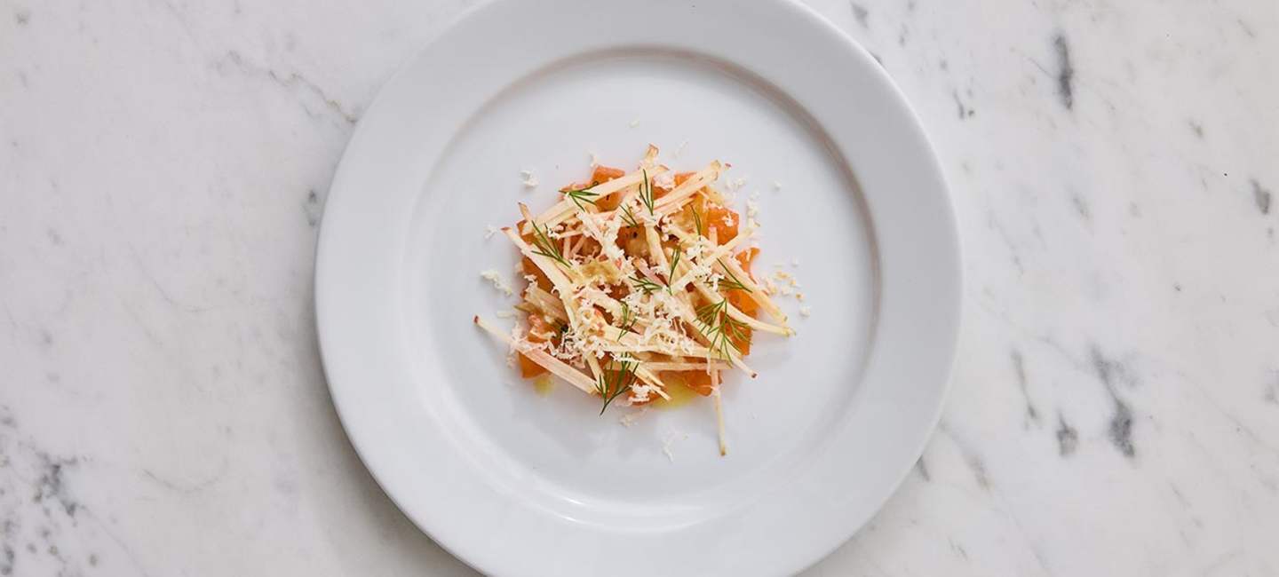 Laxtartar med äpple, senap och pepparrot