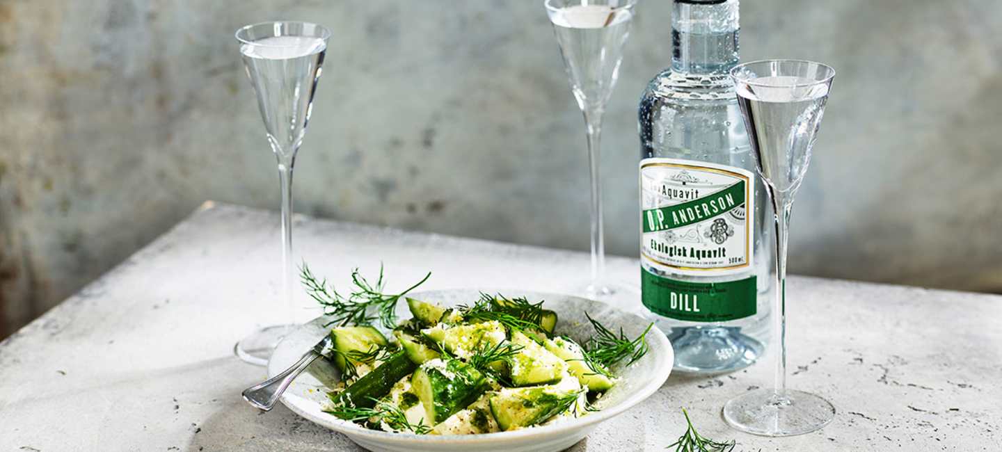 Snackgurka med citronsmetana, pepparrot och dill