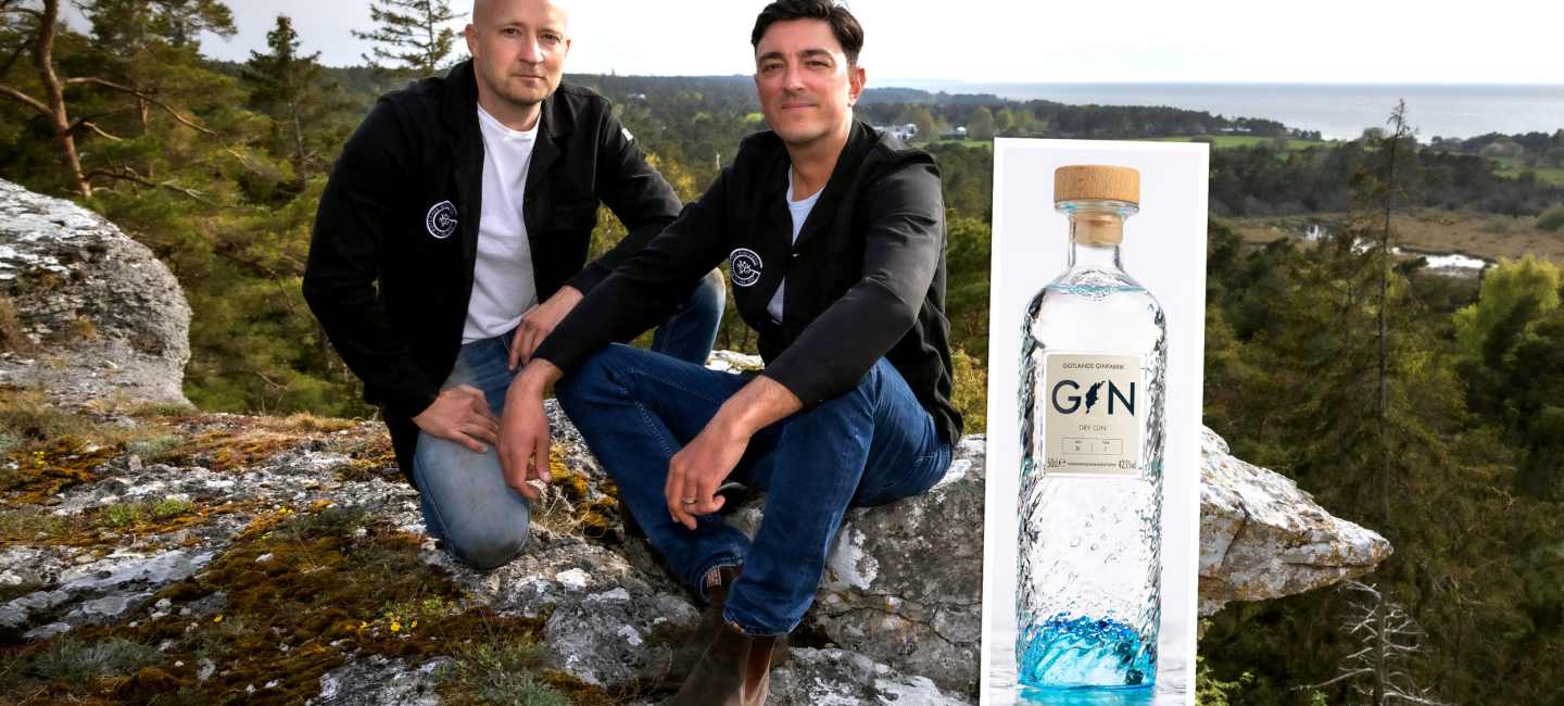 Mathias Jöhnk och Sakarias Ronquis, samt Gotlands Ginfabriks Dry Gin.