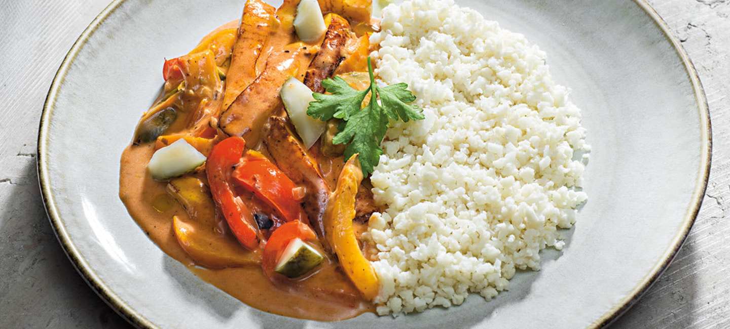 Vegetarisk paprika-stroganoff med halloumi
