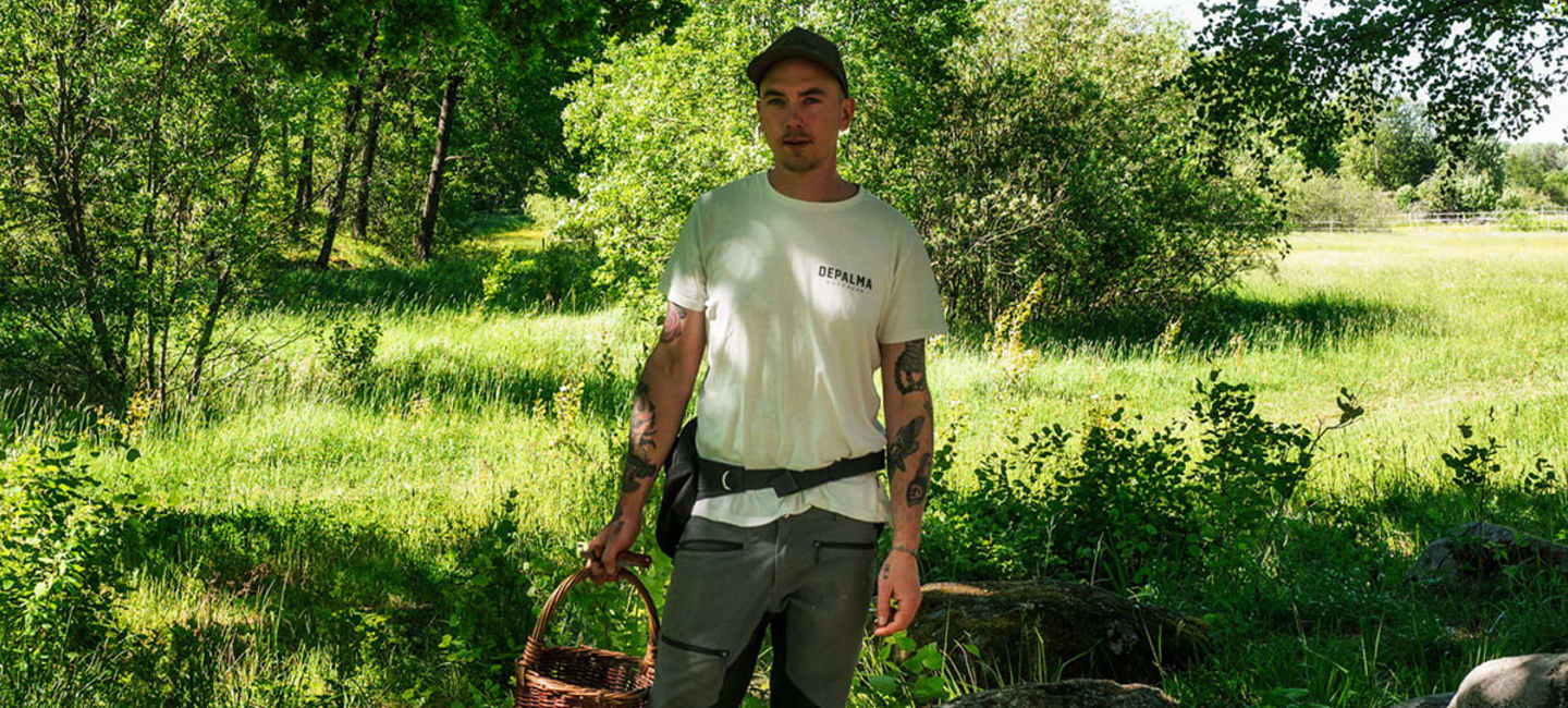 Niki Sjölund i skog