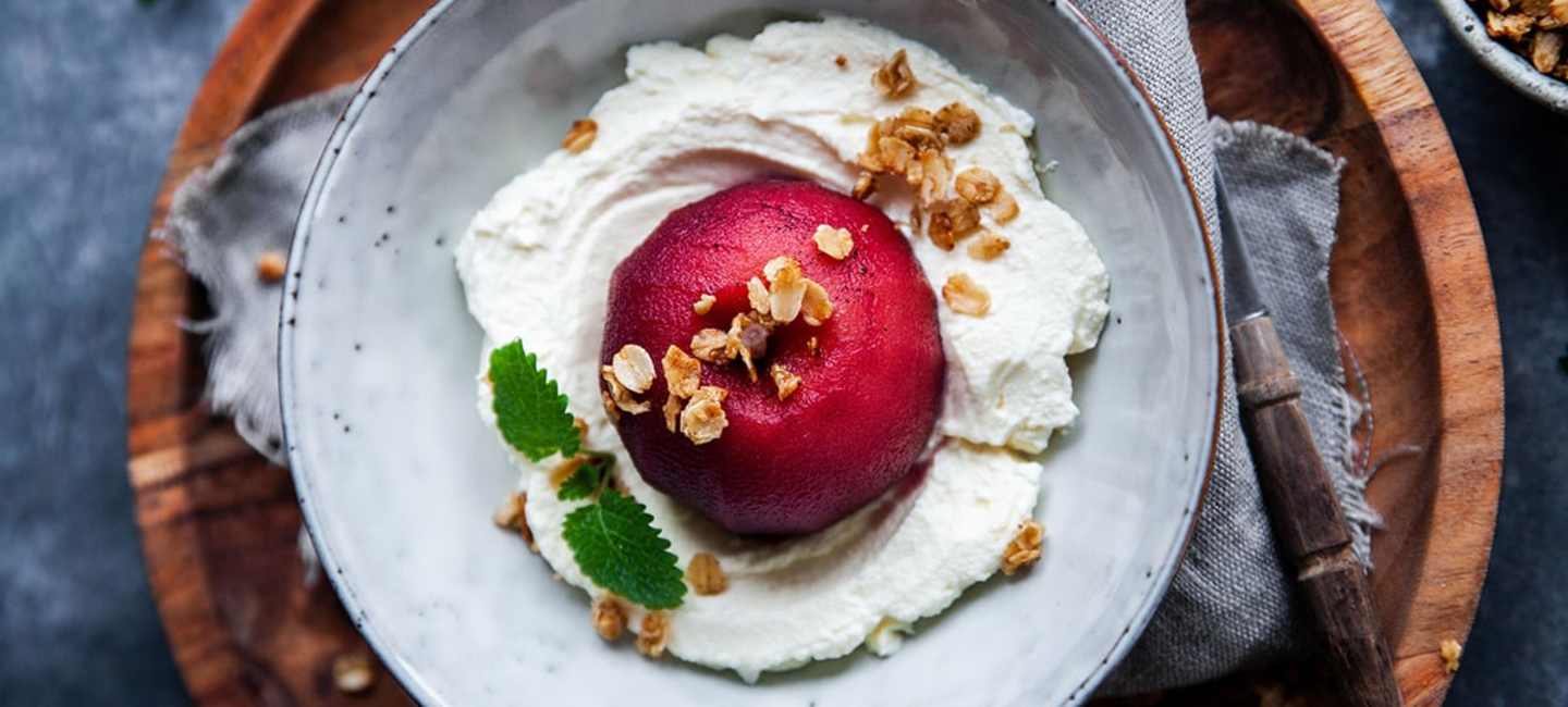 Vinkokt äpple med mascarponekräm