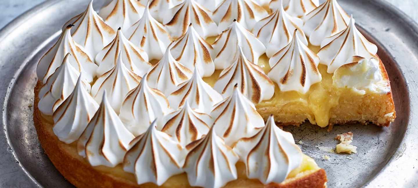 Vit kladdkaka med citron och italiensk maräng