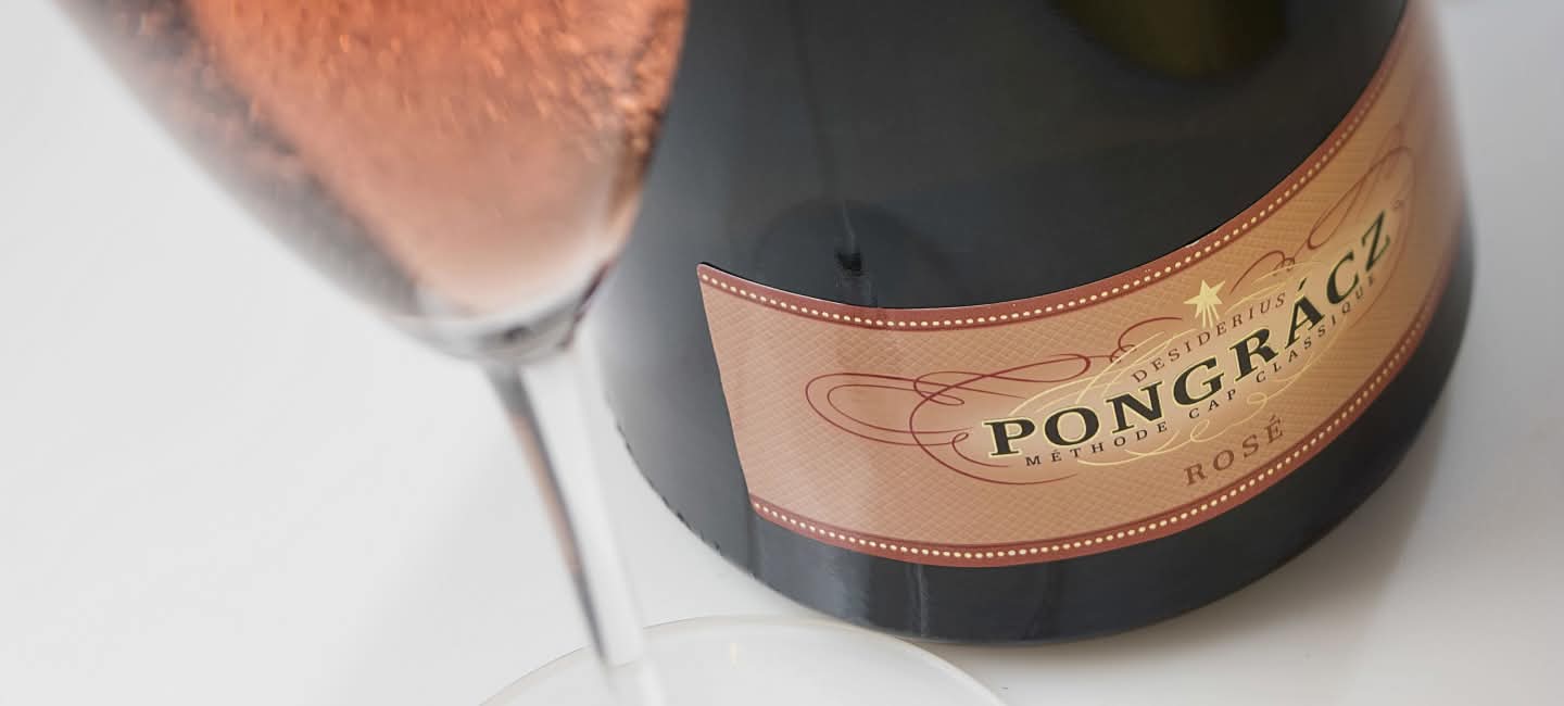 Pongrácz Rosé Brut ja viinilasi