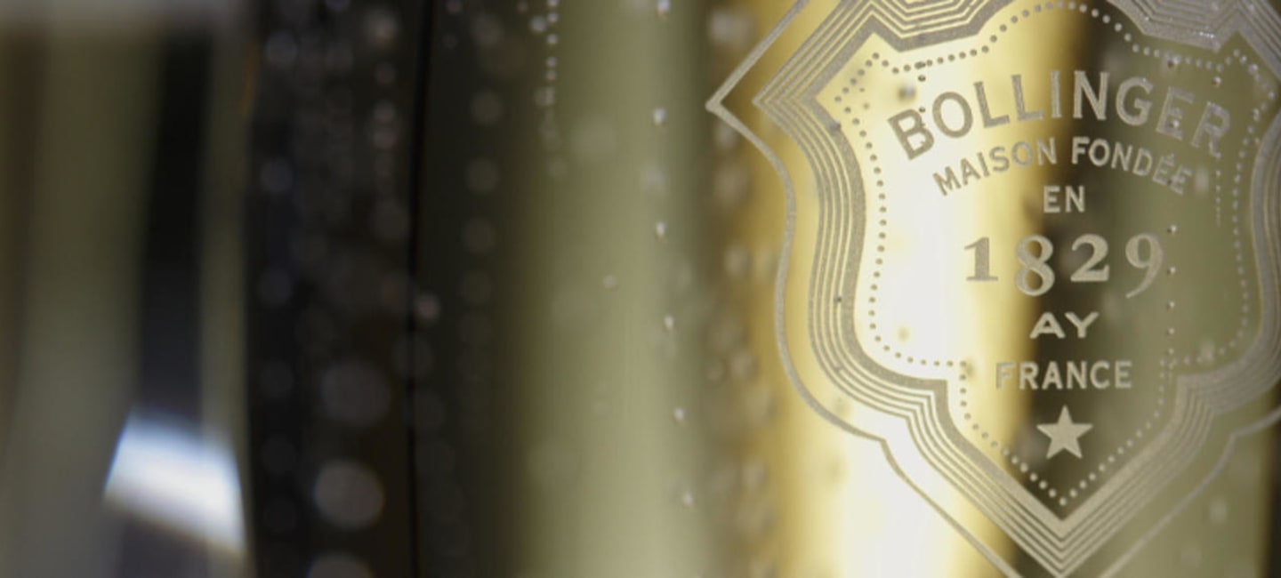 Bollinger logo kuohuviinilasissa