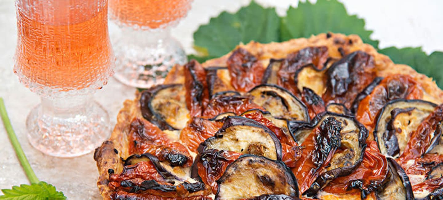 Munakoiso-tomaattipiiras + viinisuositus