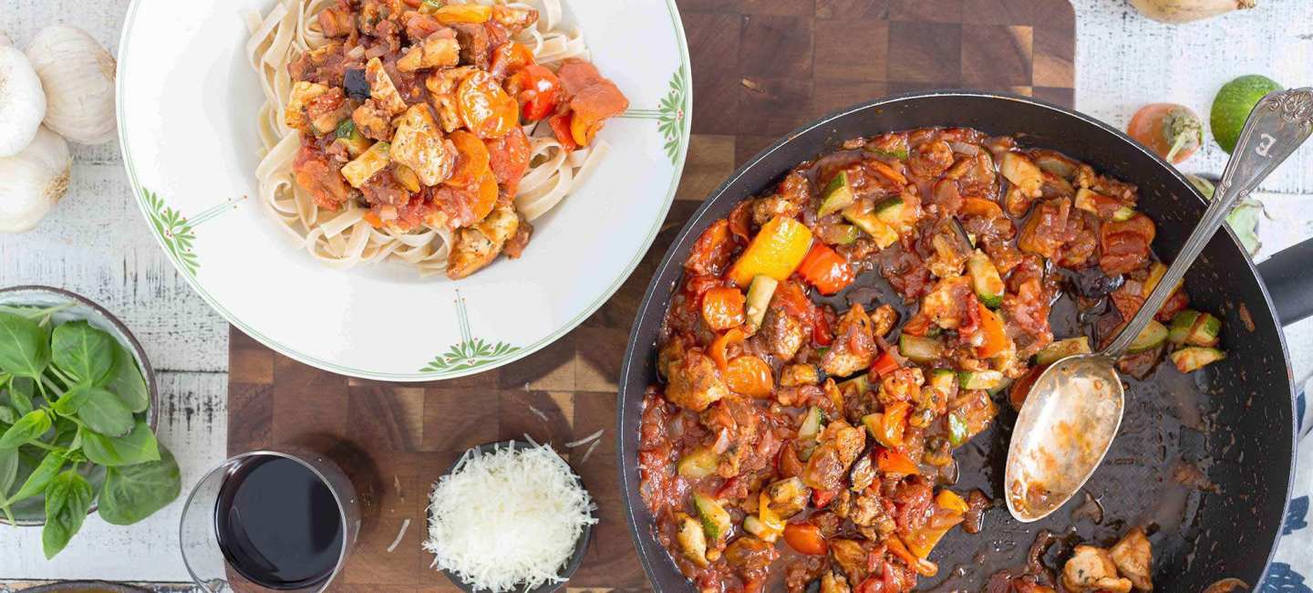 Täydellinen tofu-tomaattipasta goes ratatouille