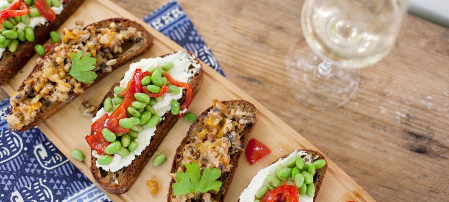 Värikkäät ja maukkaat bruschettat + viinisuositus