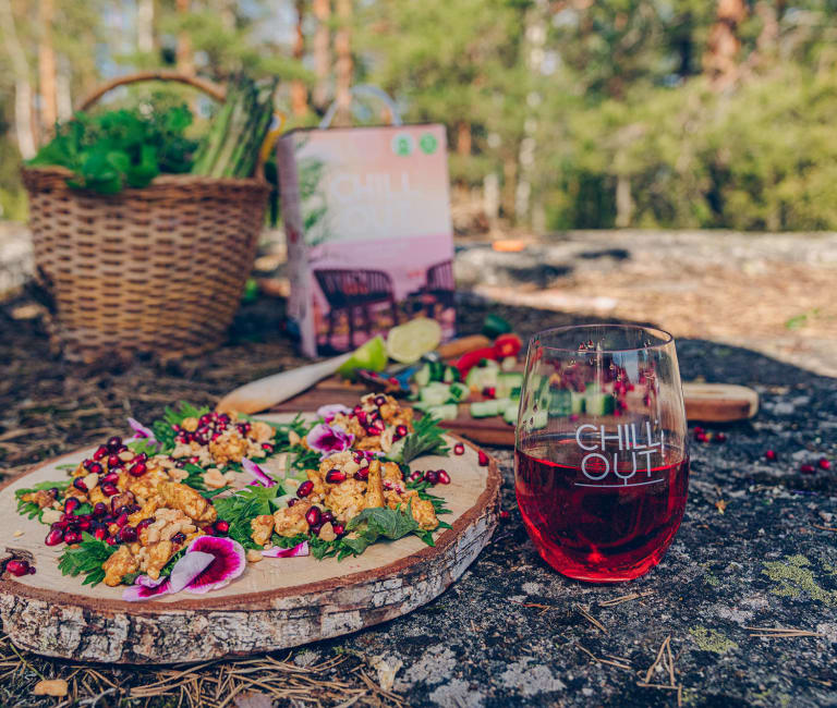 Maapähkinävoi–ponzu tofua, rapeaa salaattia, chiliä ja suola | Viinimaa