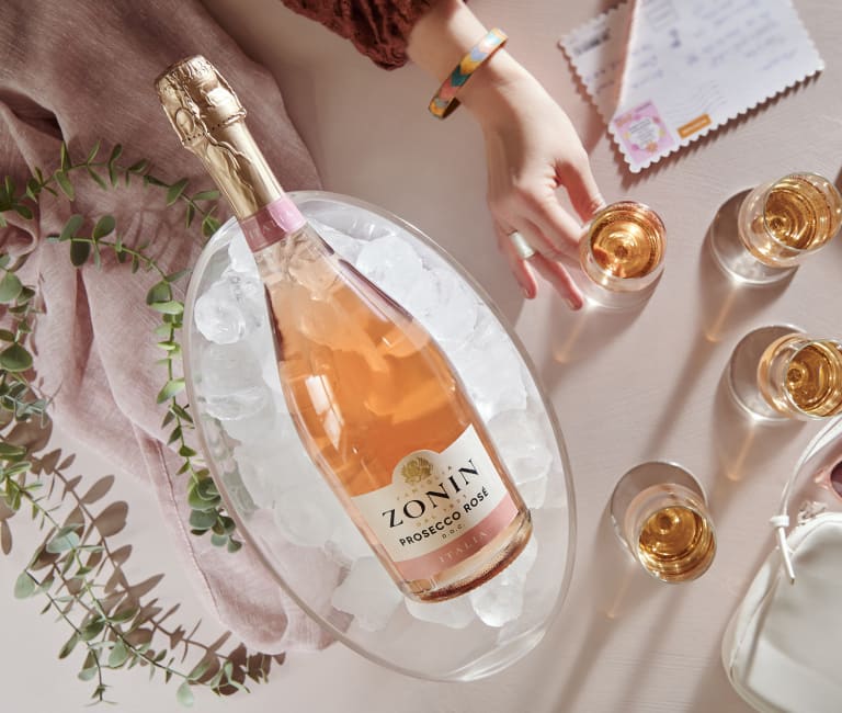 Zonin_prosecco_rose_terassipöydällä