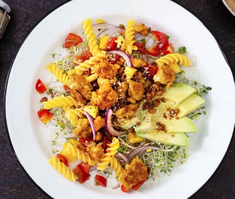 Ruokaisa tofu-pastasalaatti | Viinimaa