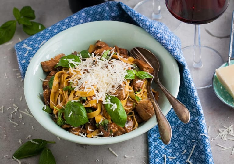 Krämig, lyxig pasta med oxfilé och svamp | folk o folk