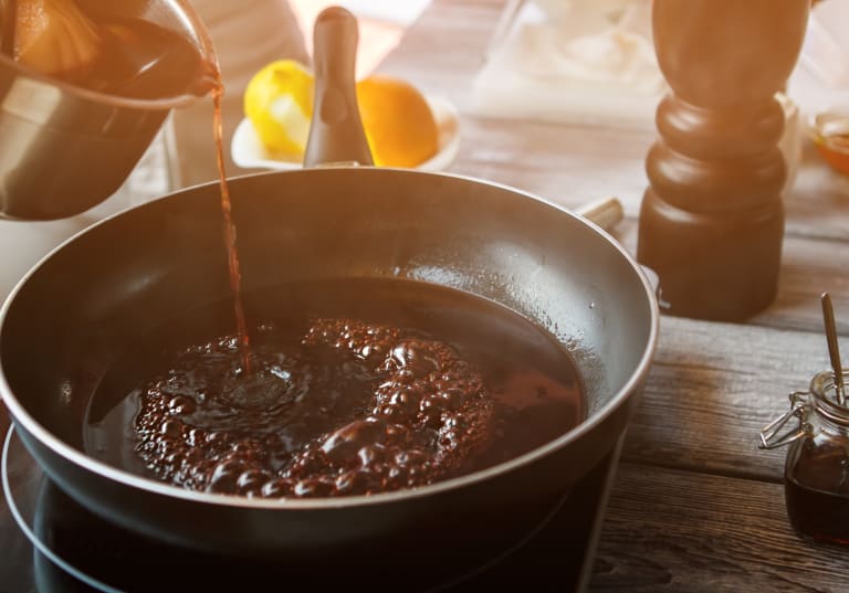 Kuidas valmistada punaveini kastet?