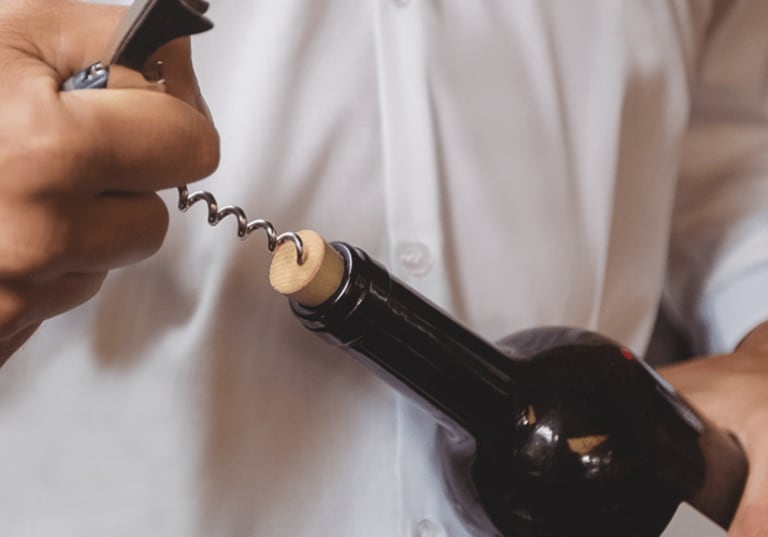 Mis vahe on metallist korgiga veinil ja naturaalse korgiga veinil?