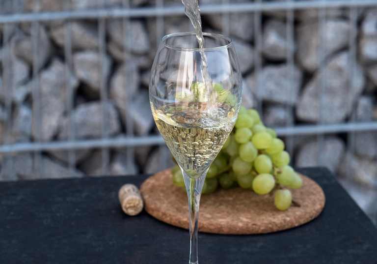 Mille poolest erineb lauaviinamari veiniviinamarjast?