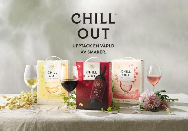 Chill Out tre vinboxar på ett bord.