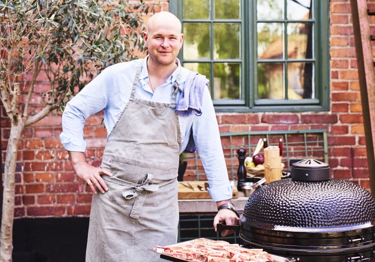 Johan Jureskog vid grillen